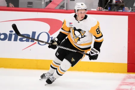 Kindel returns to practice after fainting on team flight